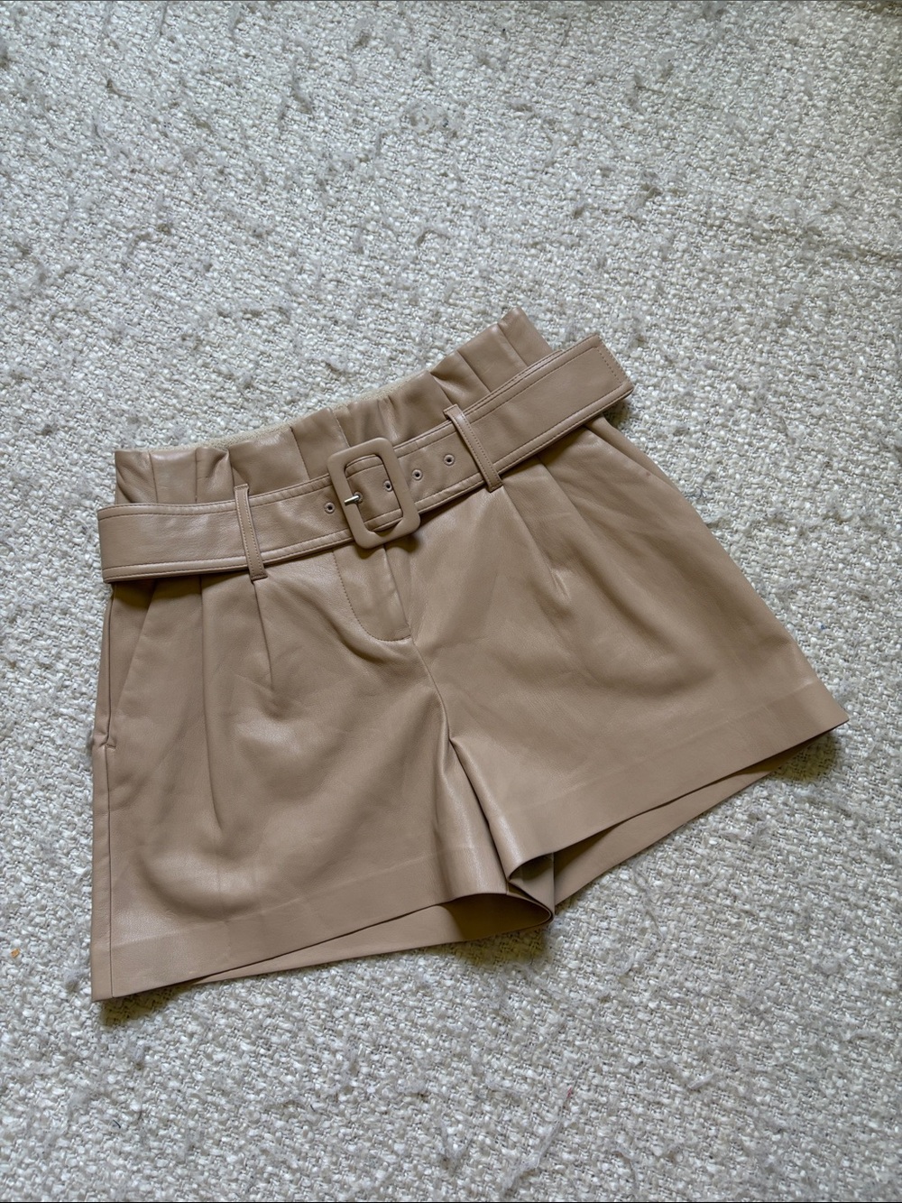 🌾 NWT EXPRESS WOMENS SIZE 2 HIGH WAISTED TAN PLEATHER SHORTS